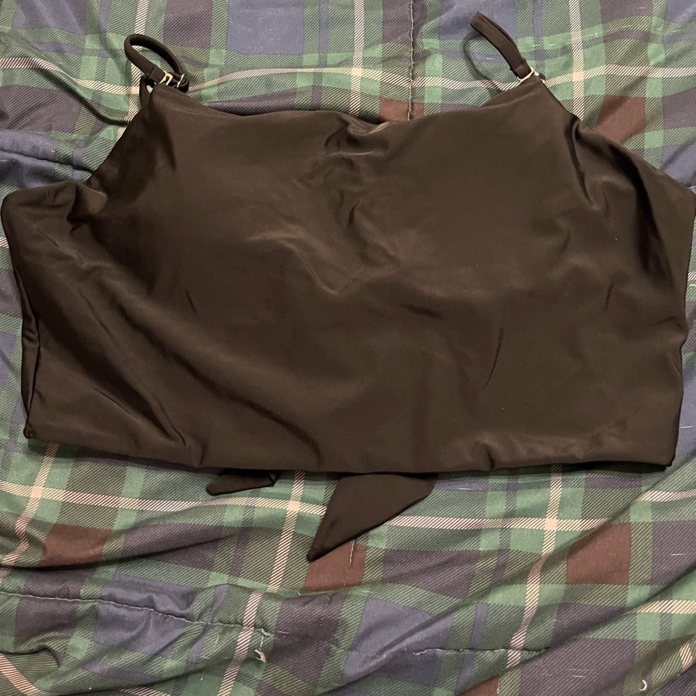NWT tie in back bikini top with adjustable straps and removable pads